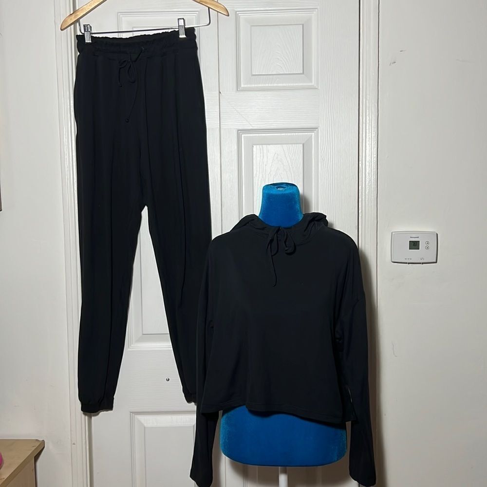 Girlfriend Collective Set Cropped Hoodie and Jogger XS Excellent Condtion Soft - Picture 1 of 5